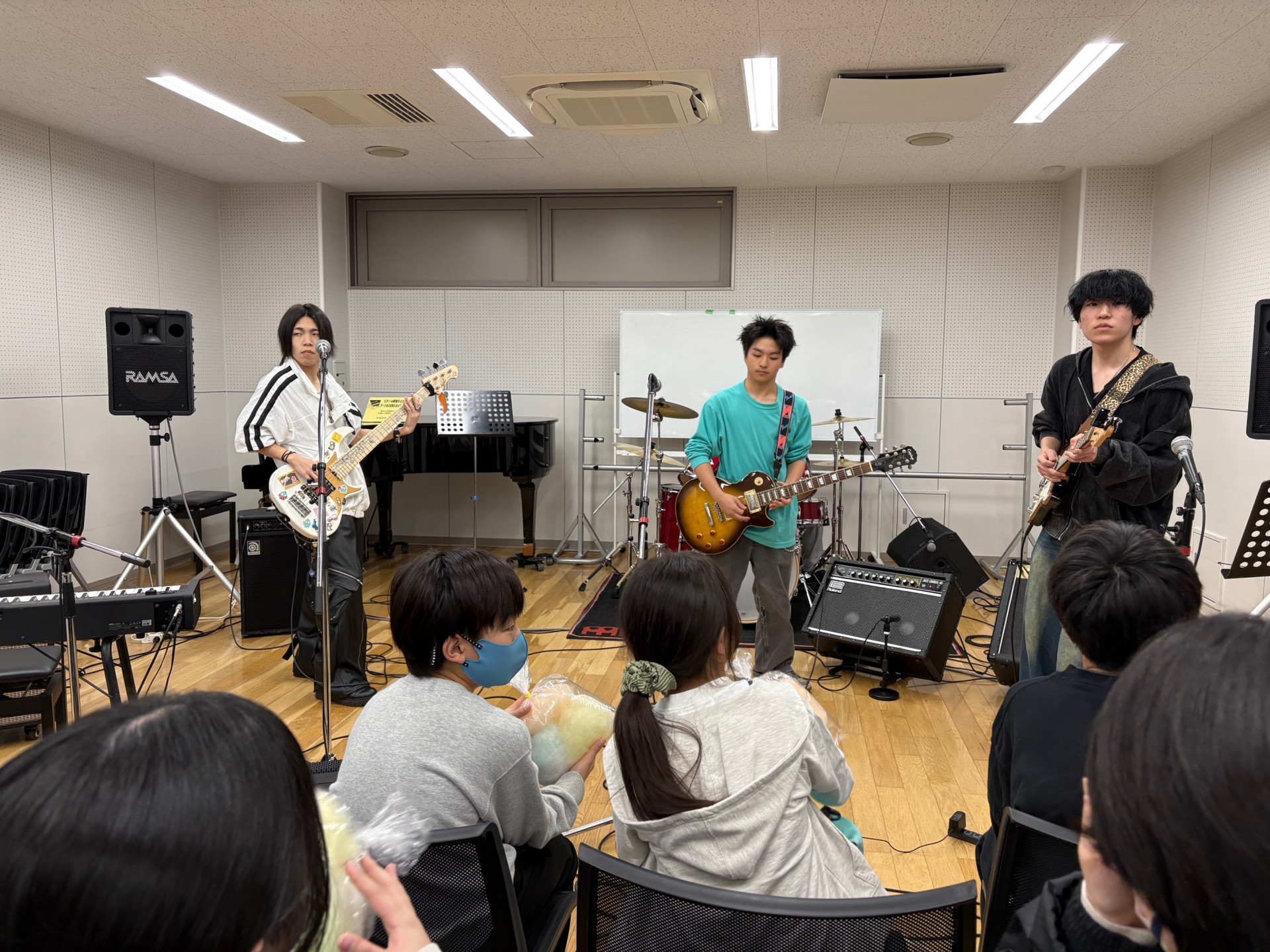 軽音楽　演奏２